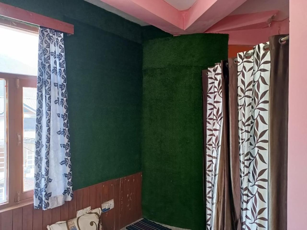 Roop Mountain Homestay Manāli Exterior foto